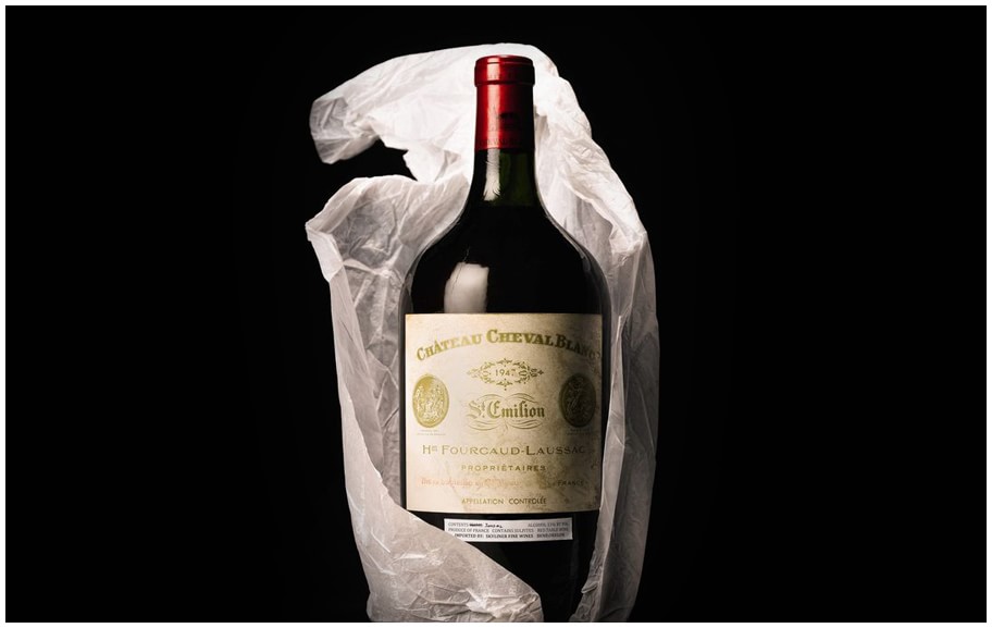A-bottle-of-1947-Chateau-Cheval-Blanc-Bordeaux