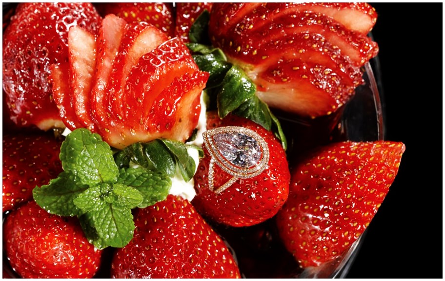 a serving of Strawberries Arnaud